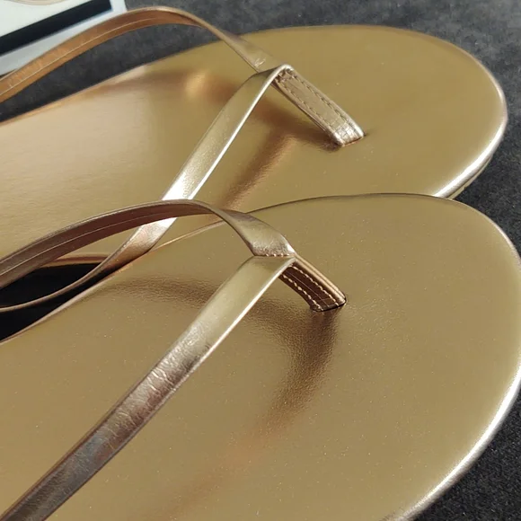 Lauren Conrad Pixii Flip Flops - Picture 6 of 7